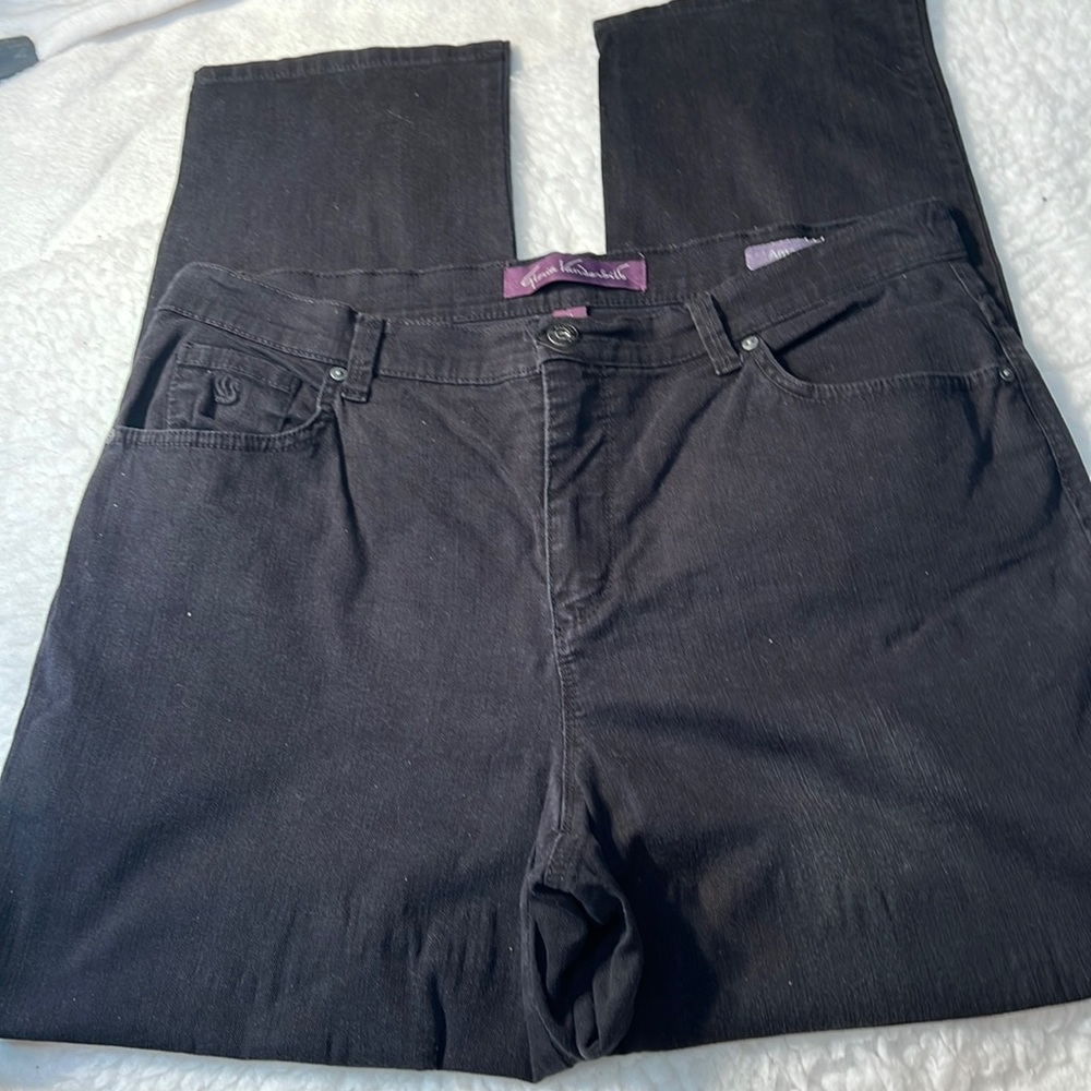 Gloria Vanderbilt Amanda Black Straight Leg Jeans. Size 14 Short. Some wear